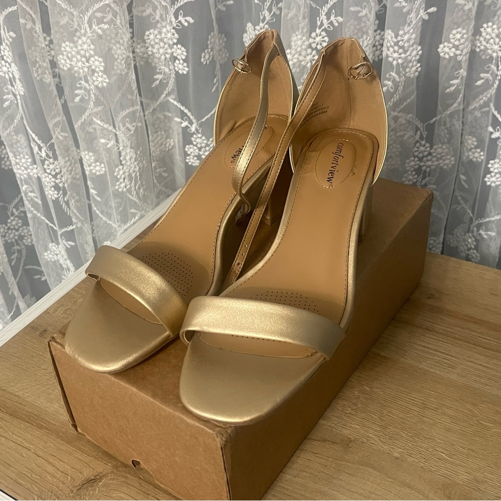 Comfortview gold heels